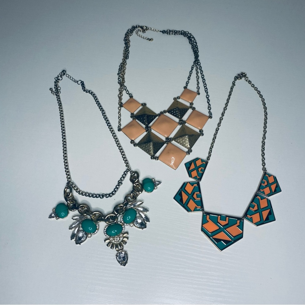 Charming Charlie Women's Gold Peach & Turquoise Necklace Jewelry Trio Set